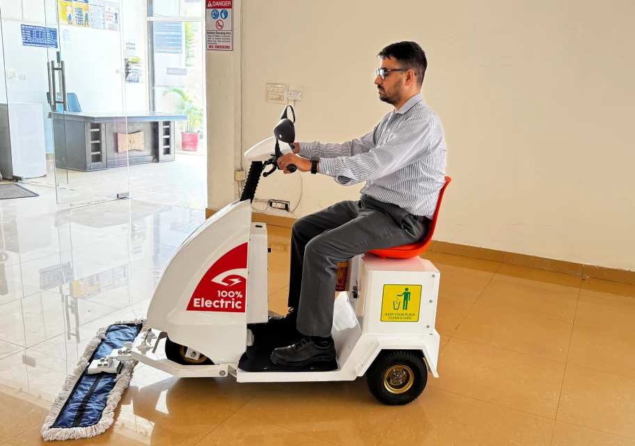 Indoor moppy cleaning machines